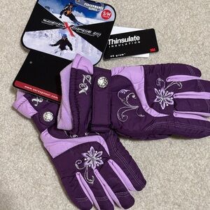 ZeroXposur Lavender and Violet Embroidered Gloves